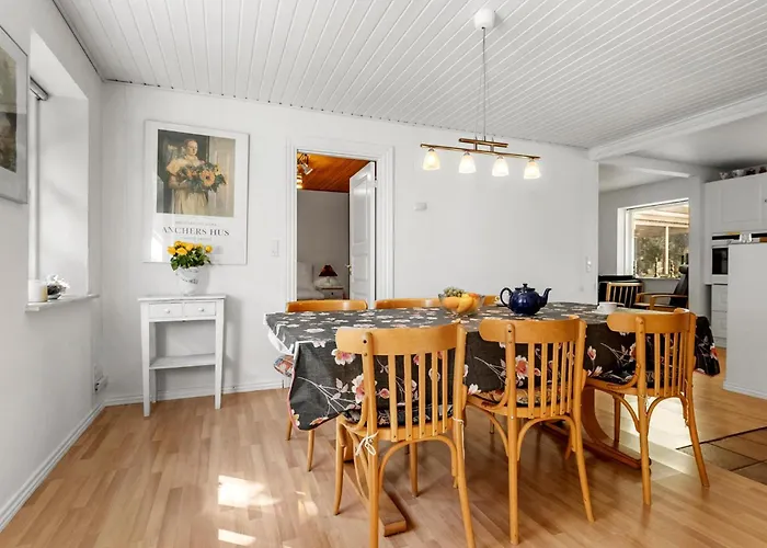 펜션 Pet Friendly In With House A Panoramic View Farsø