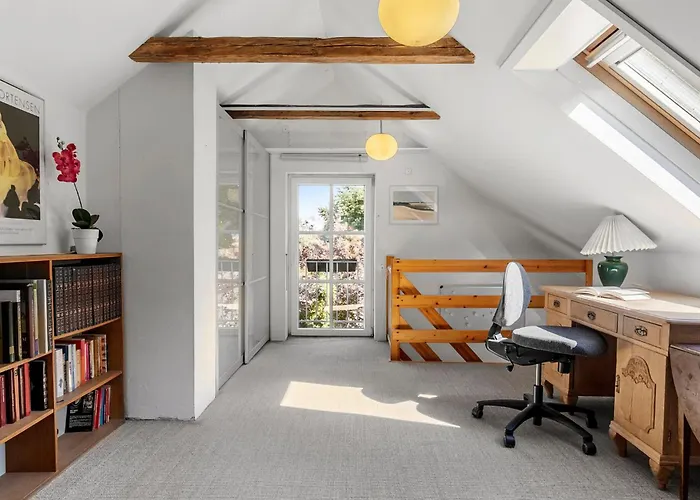 Pet Friendly In With House A Panoramic View